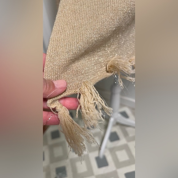 Shoulder wrap. Gold sparkle flecks with fringe. Smoke free home. Clean like new - Picture 4 of 5
